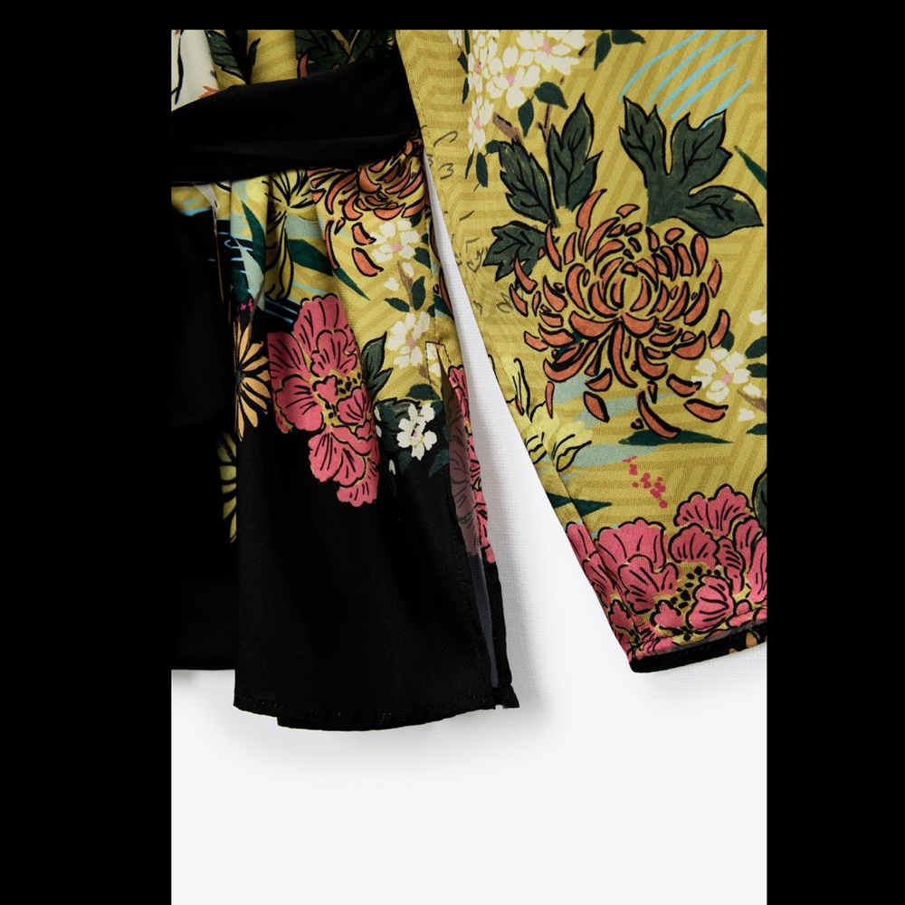 Zara printed shirt with belt - Picture 3 of 4